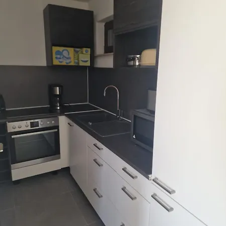 Mit Whirpool, Fasssauna Und Massagesessel - *