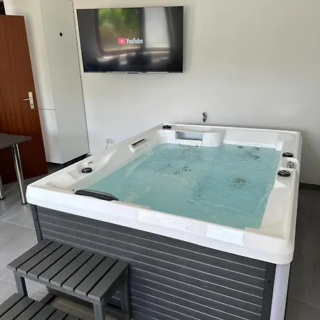 Mit Whirpool, Fasssauna Und Massagesessel - * メーデバッハ
