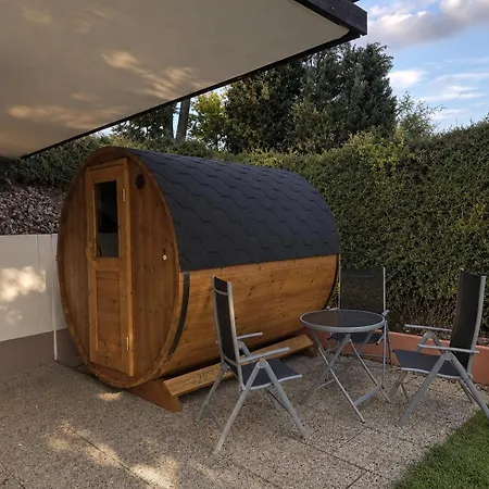 Mit Whirpool, Fasssauna Und Massagesessel - Apartman