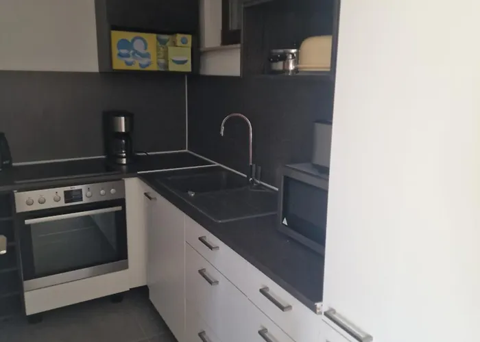 Mit Whirpool, Fasssauna Und Massagesessel - *