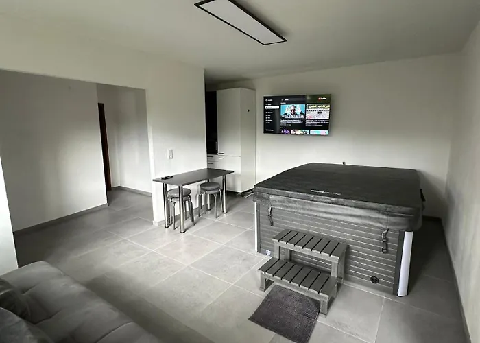 Mit Whirpool, Fasssauna Und Massagesessel - * メーデバッハ