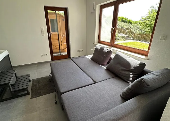 Mit Whirpool, Fasssauna Und Massagesessel - *