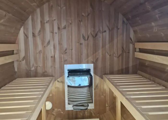 Mit Whirpool, Fasssauna Und Massagesessel - * メーデバッハ