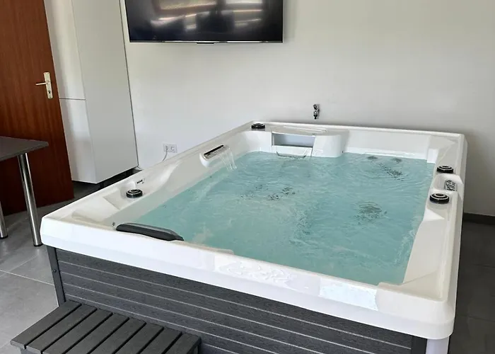Mit Whirpool, Fasssauna Und Massagesessel - * メーデバッハ